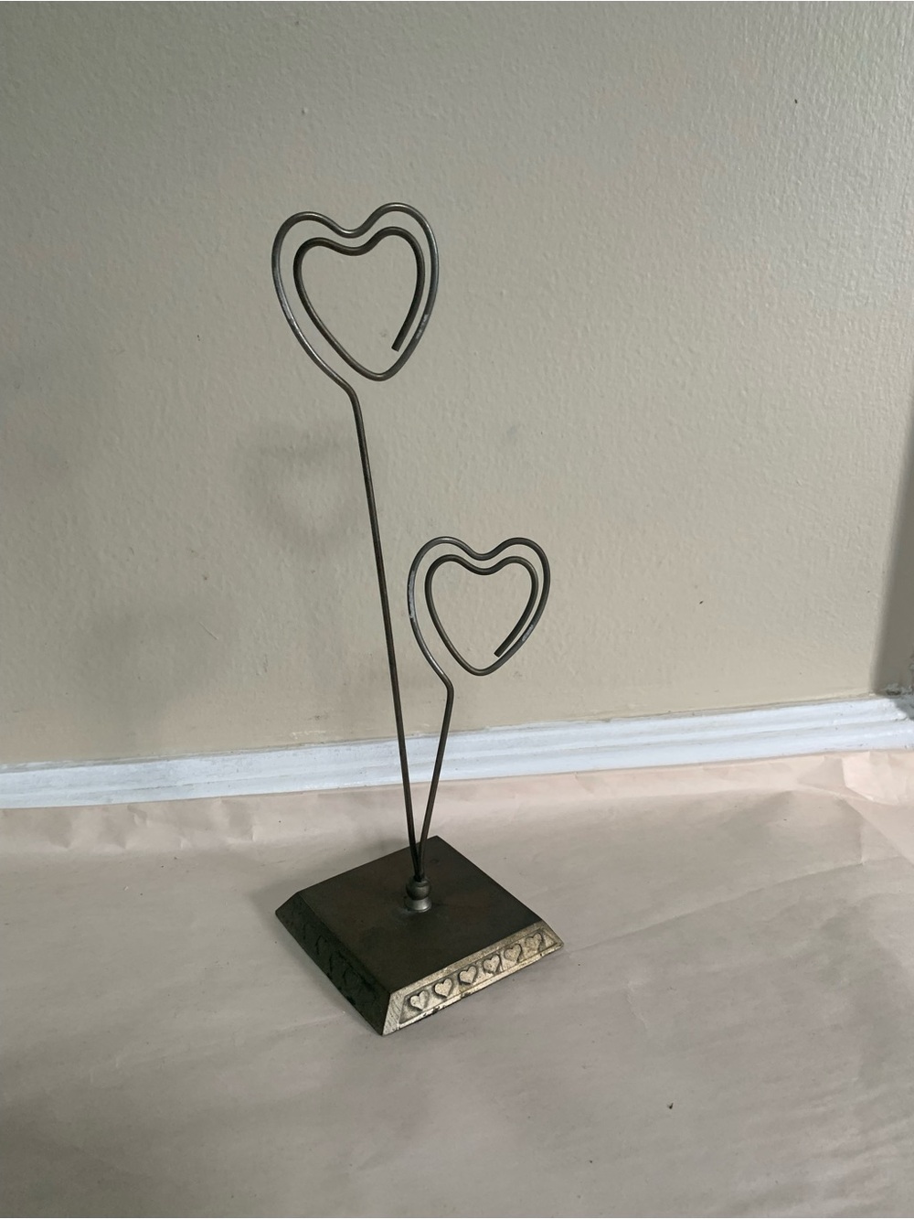 VINTAGE SILVER METAL DOUBLE HEARTS DISPLAY STAND GREETING CARD HOLDER PHOTOS 10”